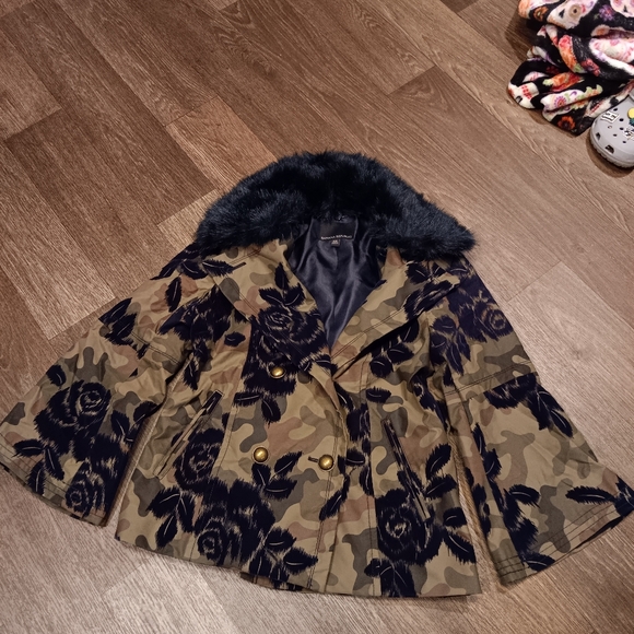 Banana Republic Jackets & Blazers - Banana Republic Black Faux Fur Collar Coat